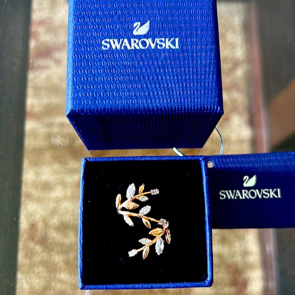 NWT. Swarovski Mayfly rose gold tone ring.